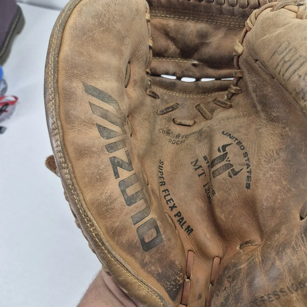 Mizuno MT1200 RHT Catchers Mitt  Leather  Professional Model Max Flex VTG Glove